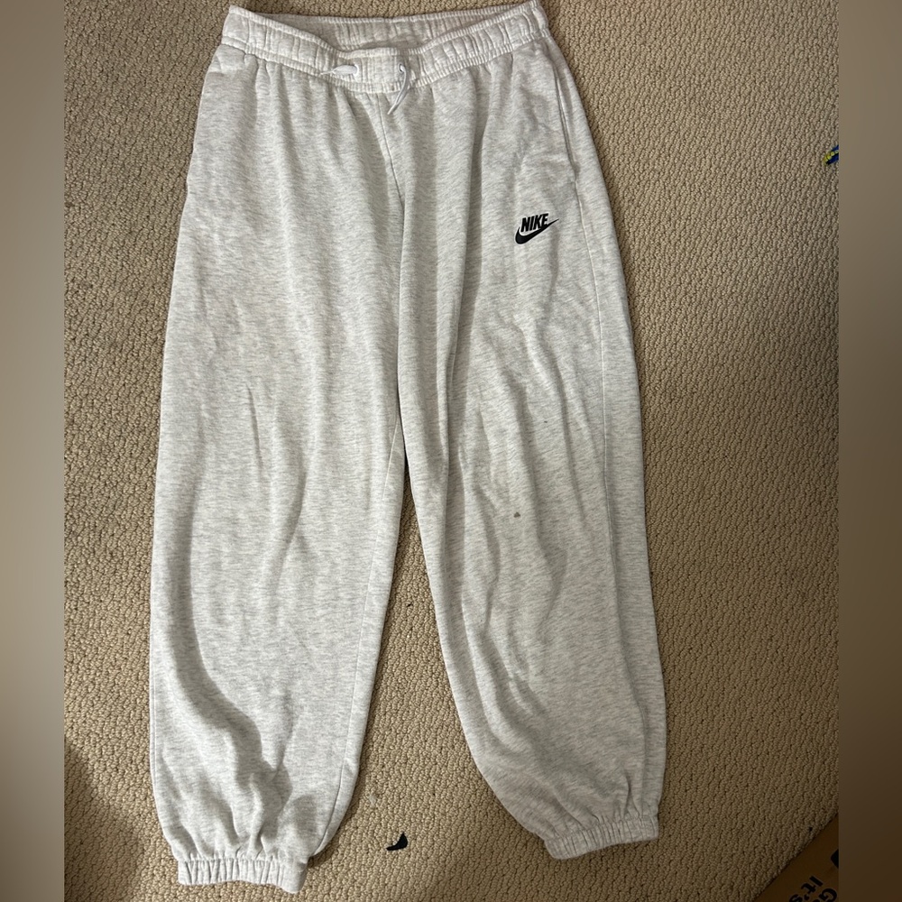 women’s light gray nike joggers (S)
